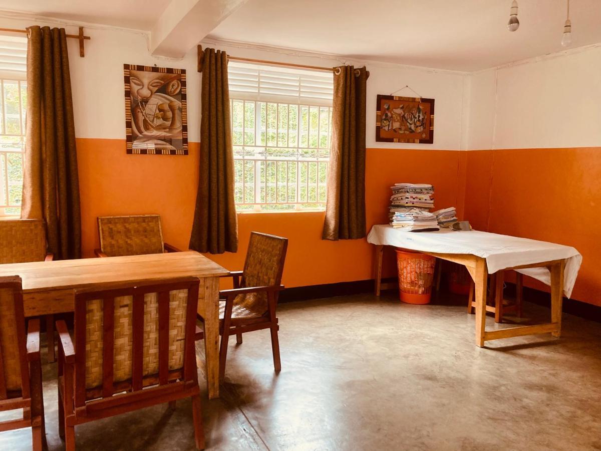 Yes Hostel Fort Portal Extérieur photo