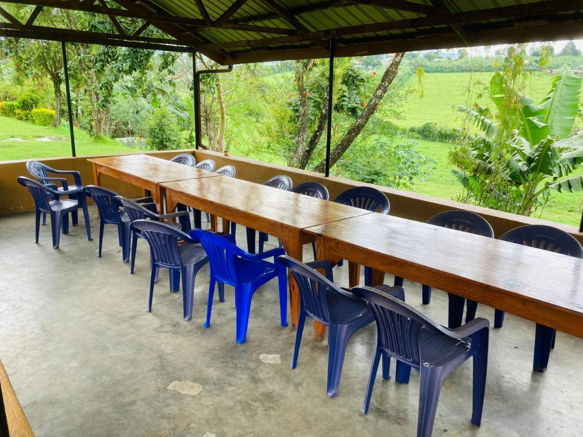 Yes Hostel Fort Portal Extérieur photo