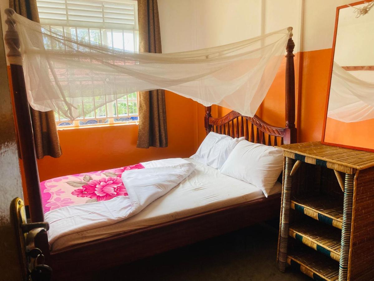 Yes Hostel Fort Portal Extérieur photo